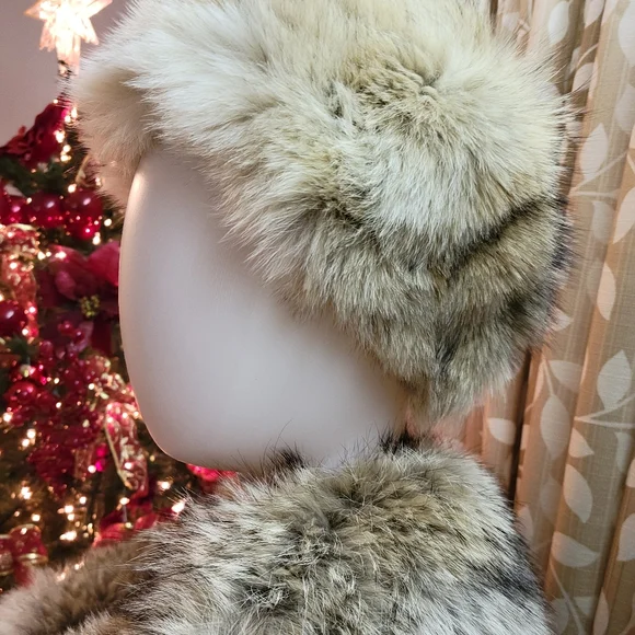 VINTAGE GENUINE FUR COAT & HAT - Picture 10 of 12